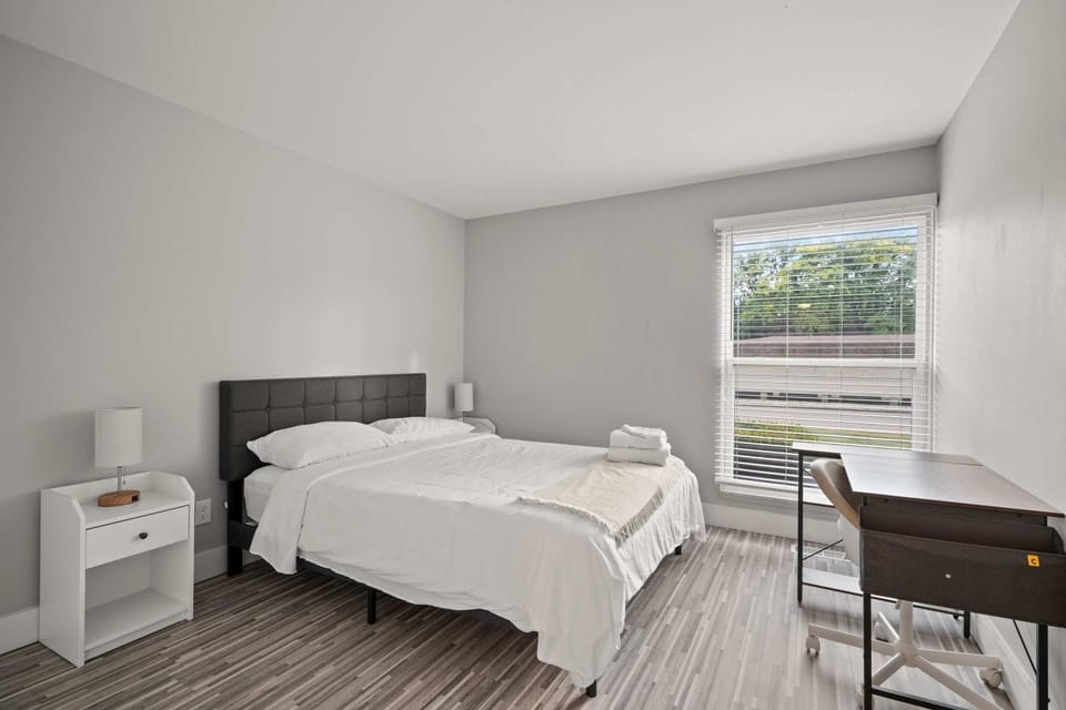 Spacious & Stylish Stay in Rochester Prime Spot Apartment in Rochester