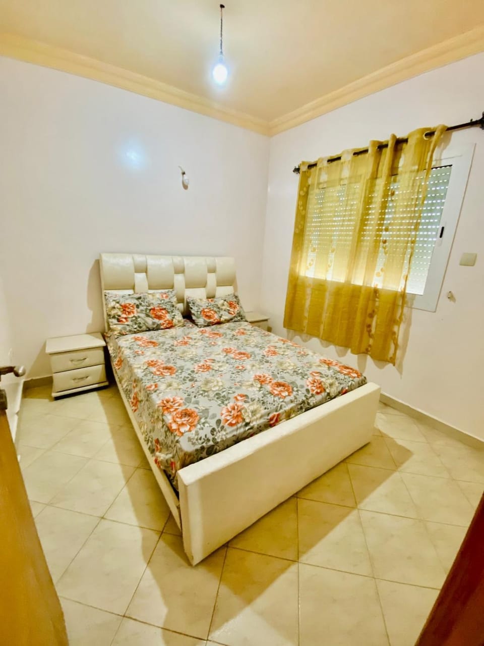 Bed, Living room, Photo of the whole room, Bedroom
