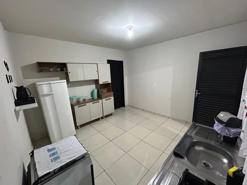 Kitchen or kitchenette, minibar, oven
