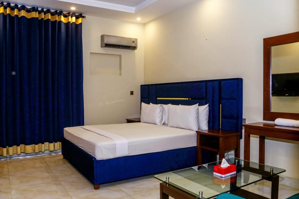 Bed, Photo of the whole room, Bedroom, air conditioner