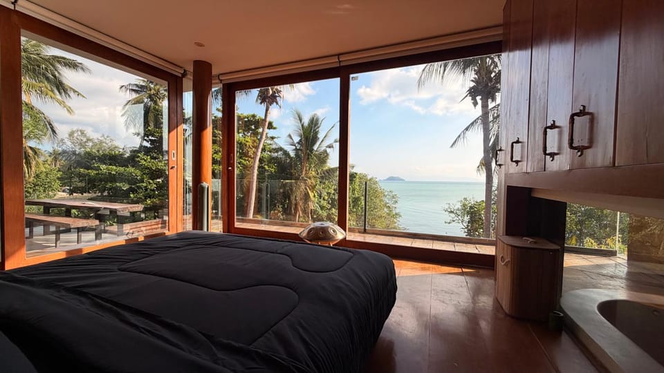 Bed, View (from property/room), Bedroom, Bath