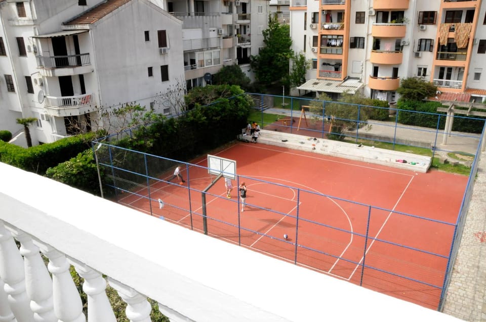 Tennis court