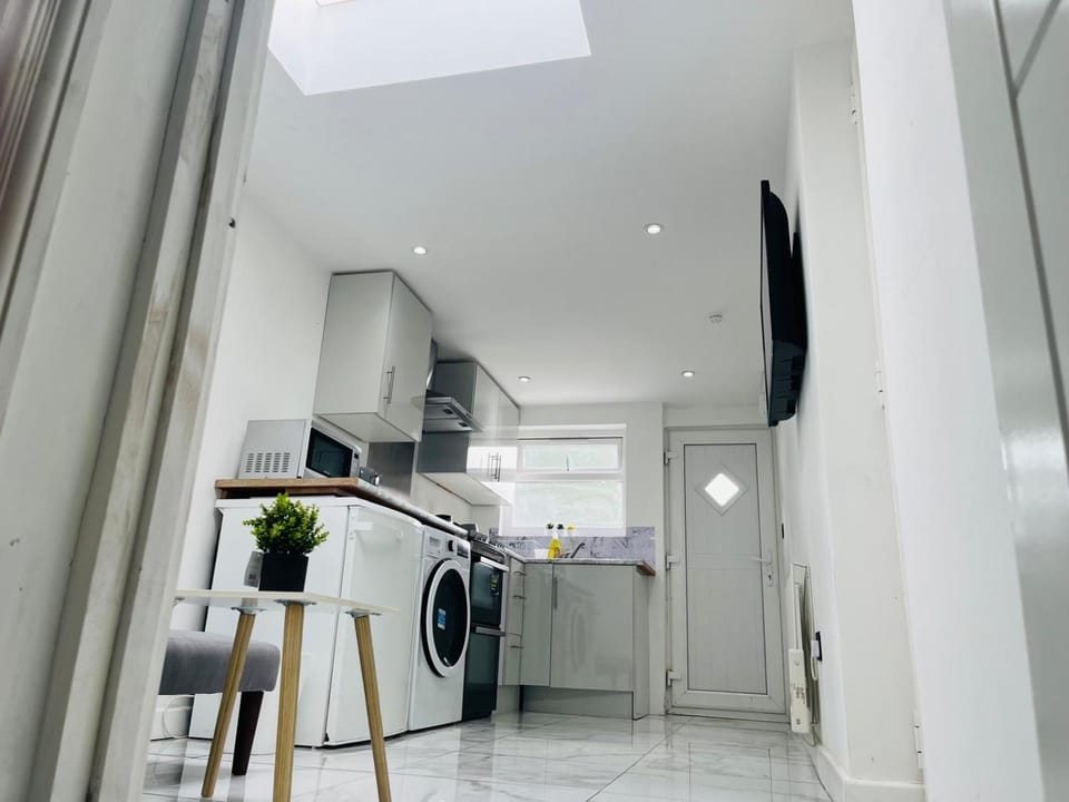 Cosy ground floor Apartment-Free Parking Chalet in Manchester