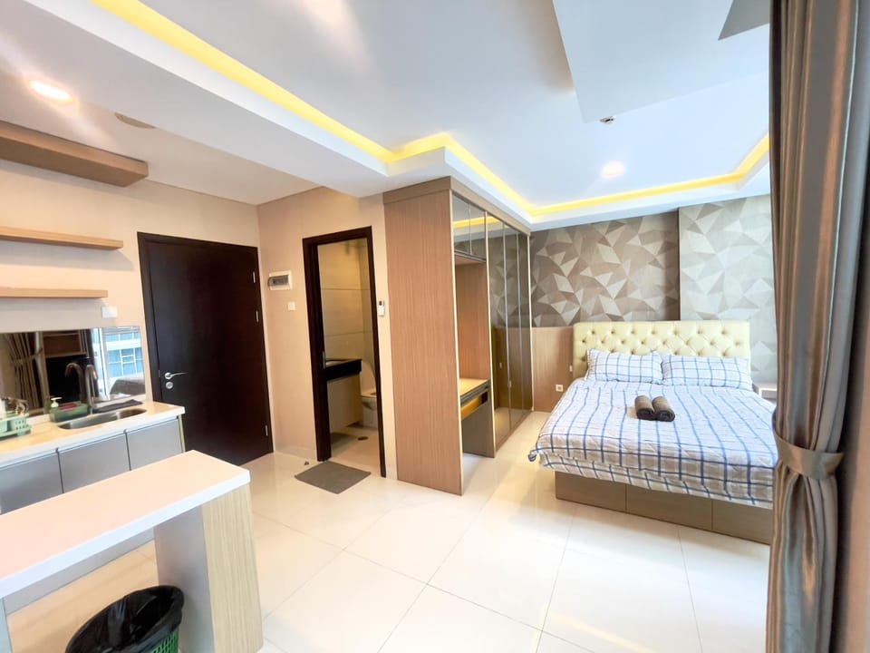 Bed, Kitchen or kitchenette, Living room, Photo of the whole room, Seating area, Bedroom, towels, wardrobe