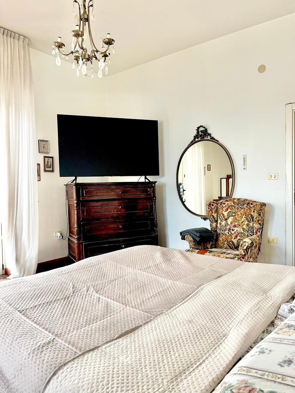 Bed, TV and multimedia, Photo of the whole room, Evening entertainment, Bedroom, internet, internet, towels, wardrobe, laundry, air conditioner, air conditioner