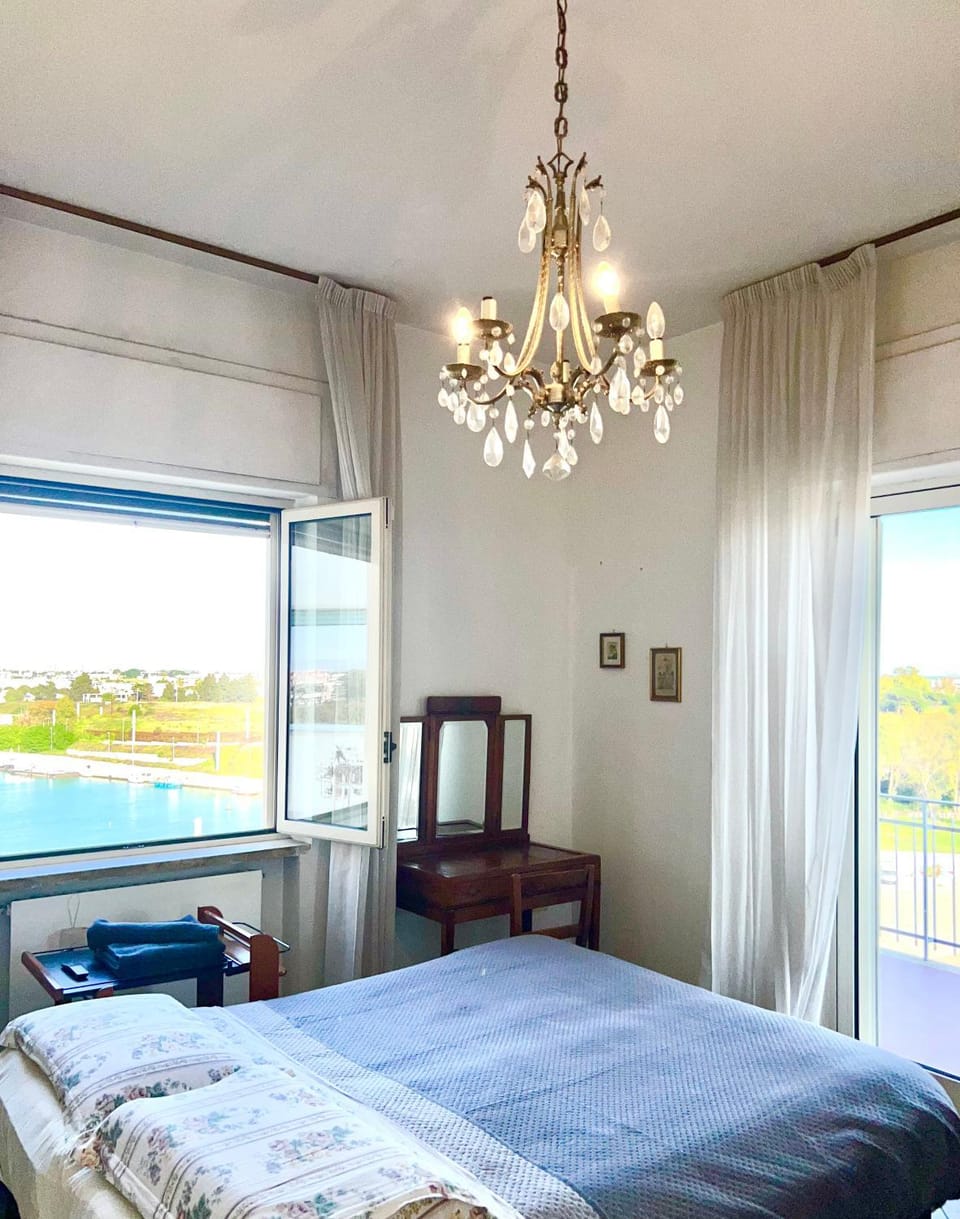 Bed, Balcony/Terrace, Photo of the whole room, Hiking, Bedroom, Sea view, hair dryier, heating, heating, towels, elevator, acessibility, air conditioner