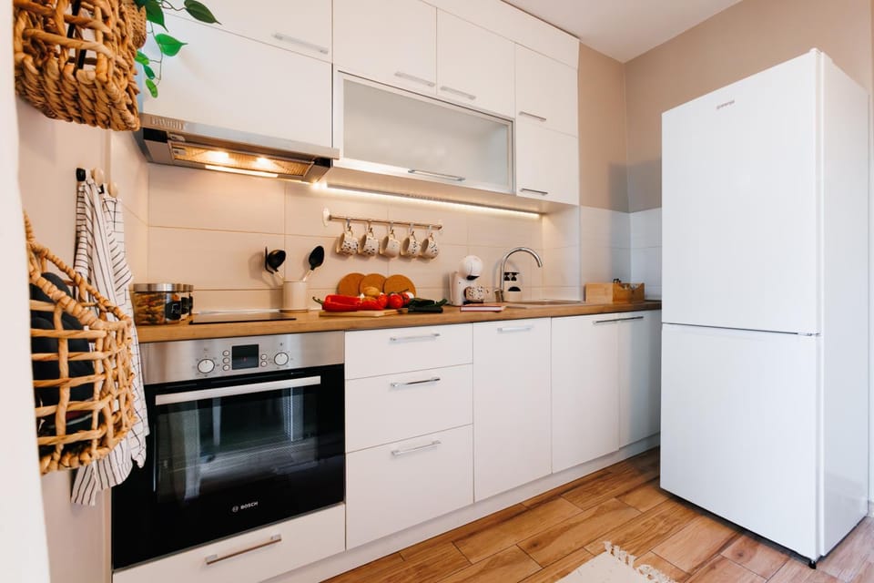 Coffee/tea facilities, dishwasher, oven, stove, kitchen