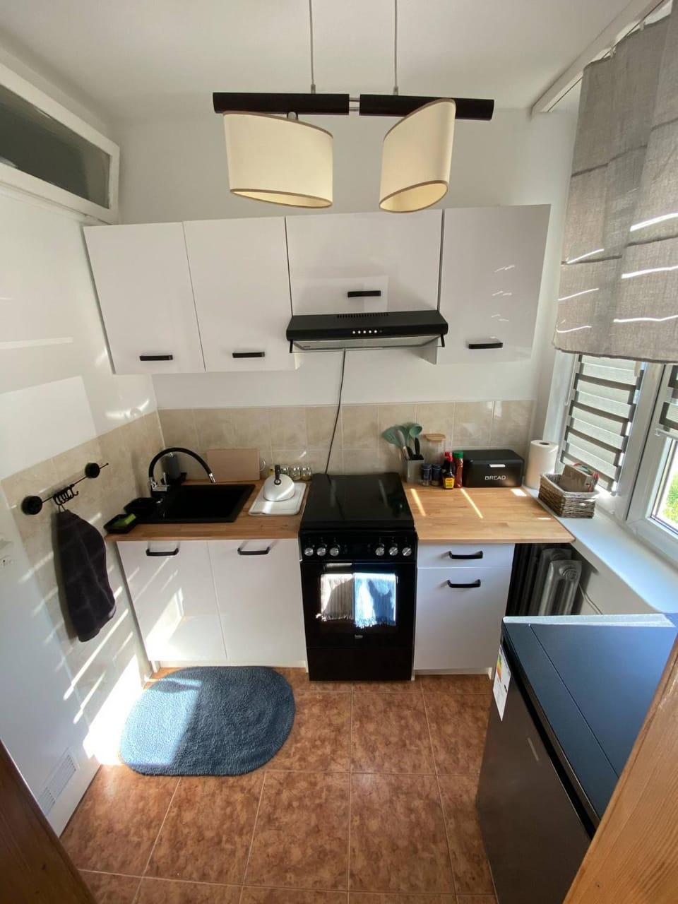 Kitchen or kitchenette, oven
