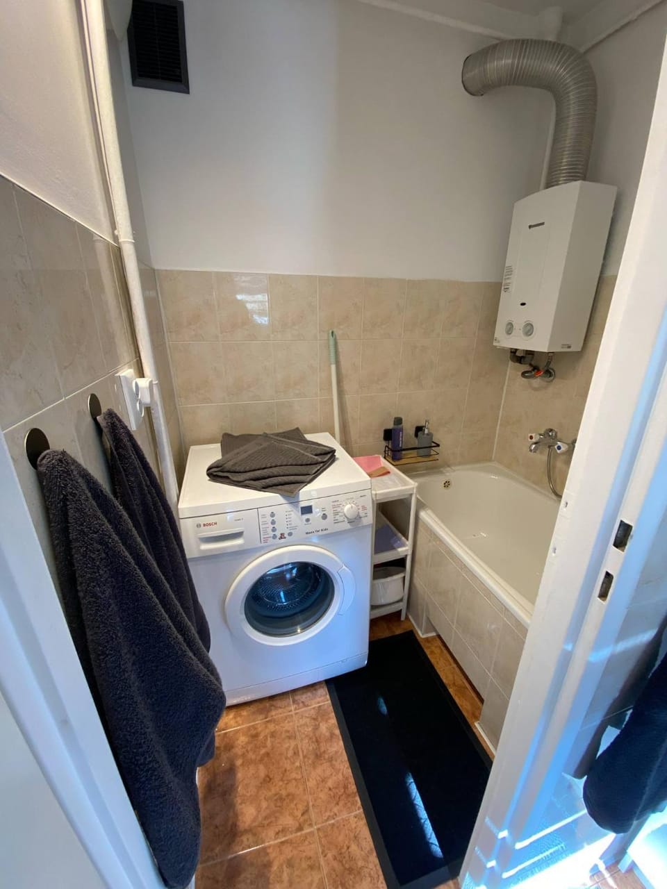 Bathroom, Bath, towels, washing machine