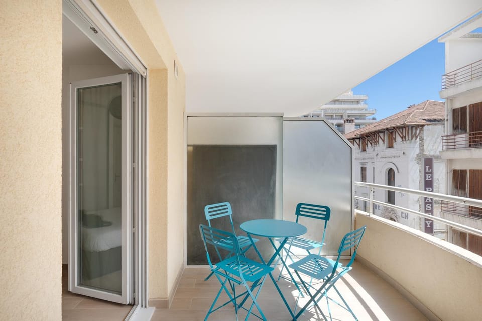 6 couchages Juan Les Pins Centre 22 Louis Gallet Apartment in Antibes