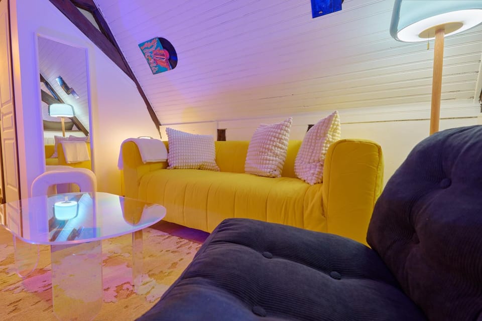 Living room, Seating area