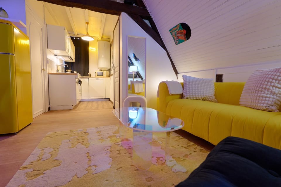 Kitchen or kitchenette, Living room, Seating area
