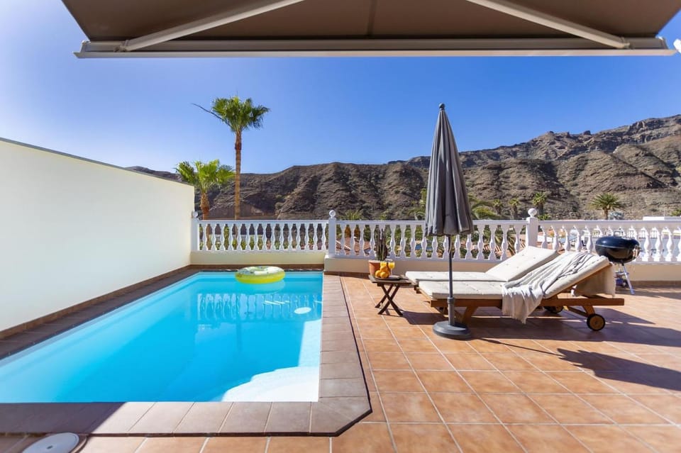 Mountain view, Pool view, Swimming pool, sunbed