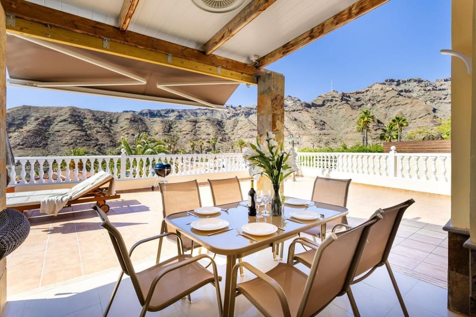 View (from property/room), Balcony/Terrace, Seating area, Dining area