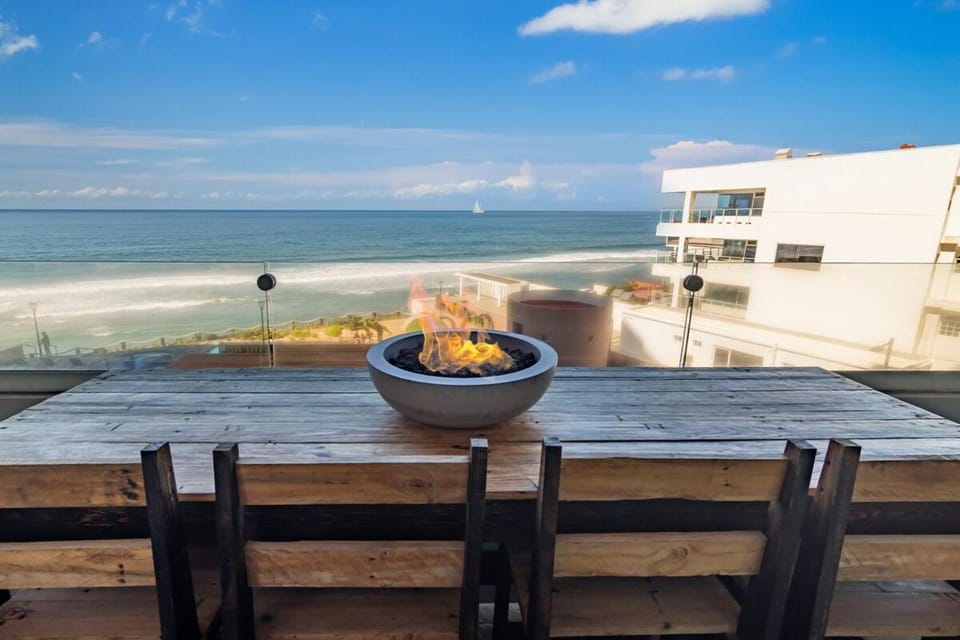 Beachfront Condo with Balcony amazing view Apartment in Tijuana