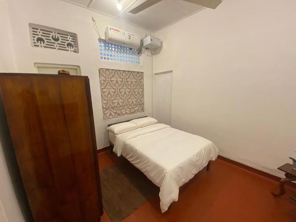 Home in Colombo - AC Two Bedrooms and Living room , one Sevant room House in Colombo