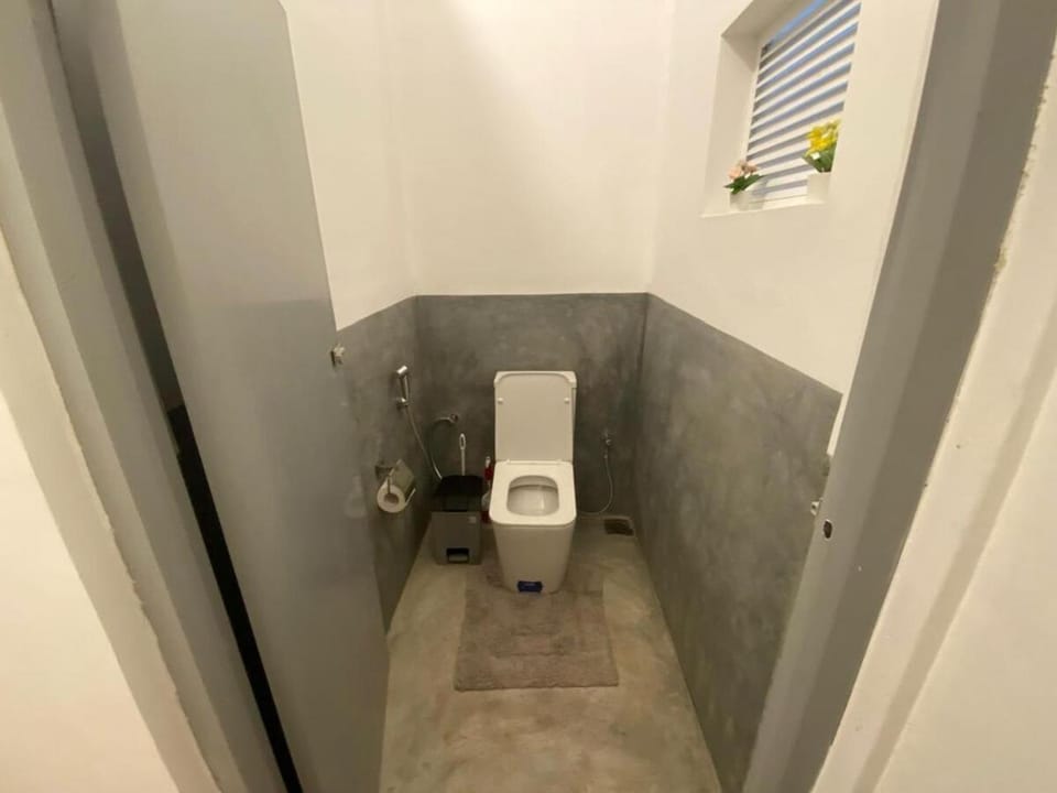 Home in Colombo - AC Two Bedrooms and Living room , one Sevant room House in Colombo