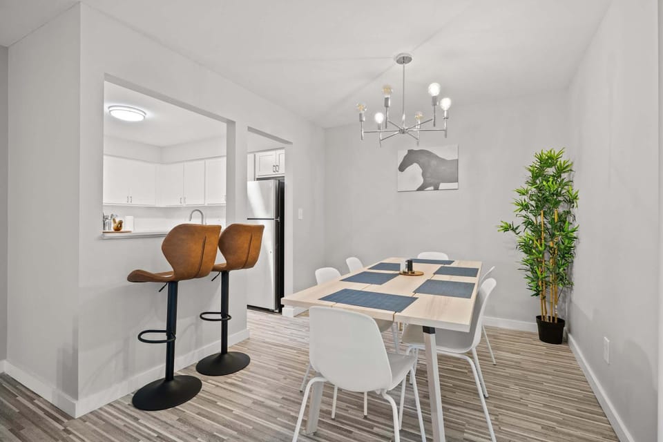 Peaceful & Trendy Unit Near Attractions Apartment in Rochester