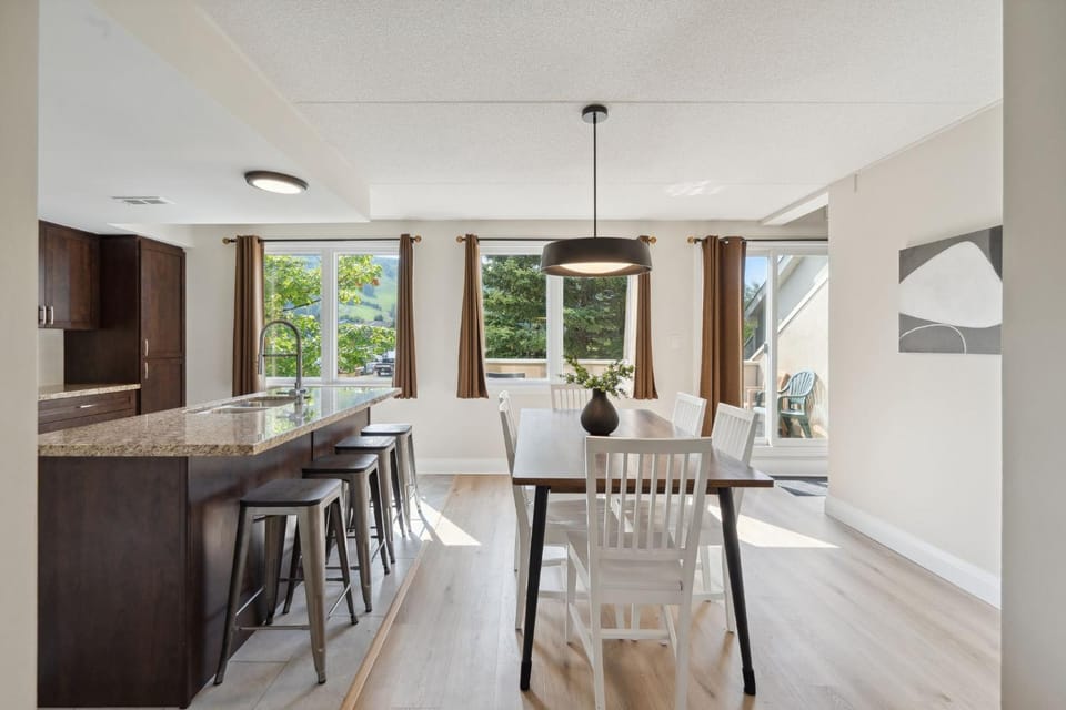Dining area, kitchen