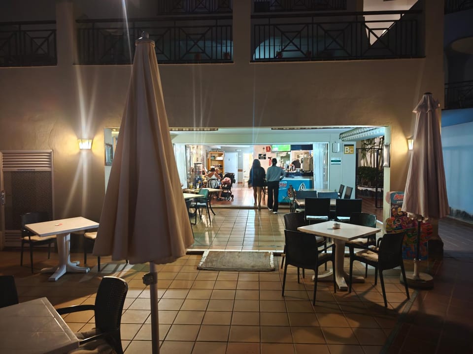 Restaurant/places to eat, minibar