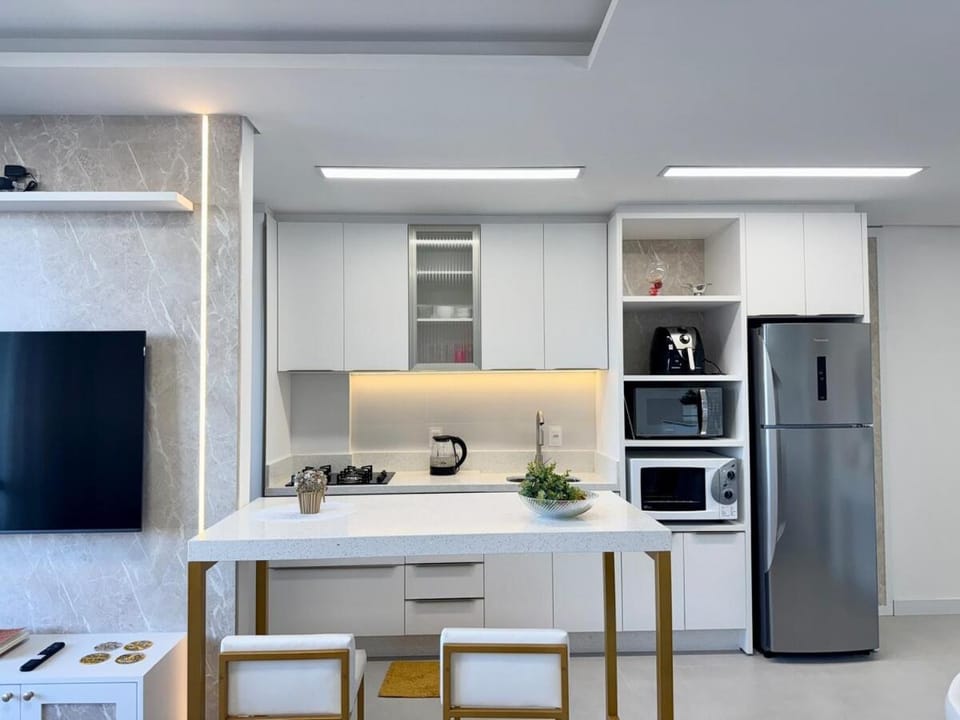 Kitchen or kitchenette, Dining area, oven, stove