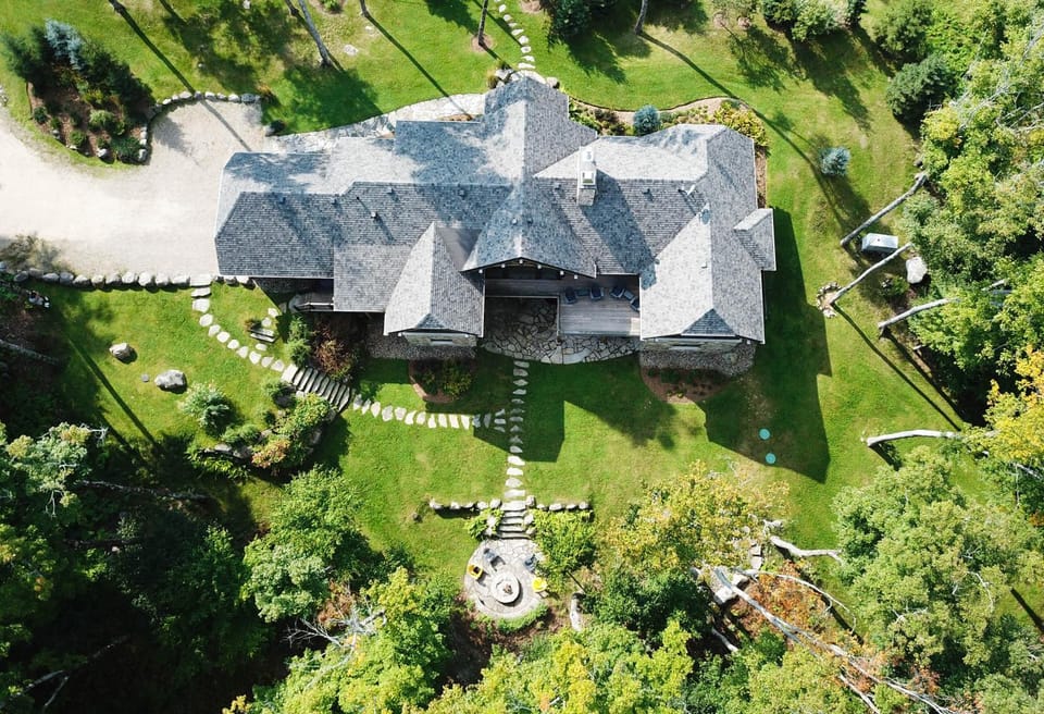 Grand Foret Villa | 5700 sq.ft Luxury Chalet | Hot Tub, Firepit & Pool Table | Pet-Friendly Chalet in Mont-Tremblant