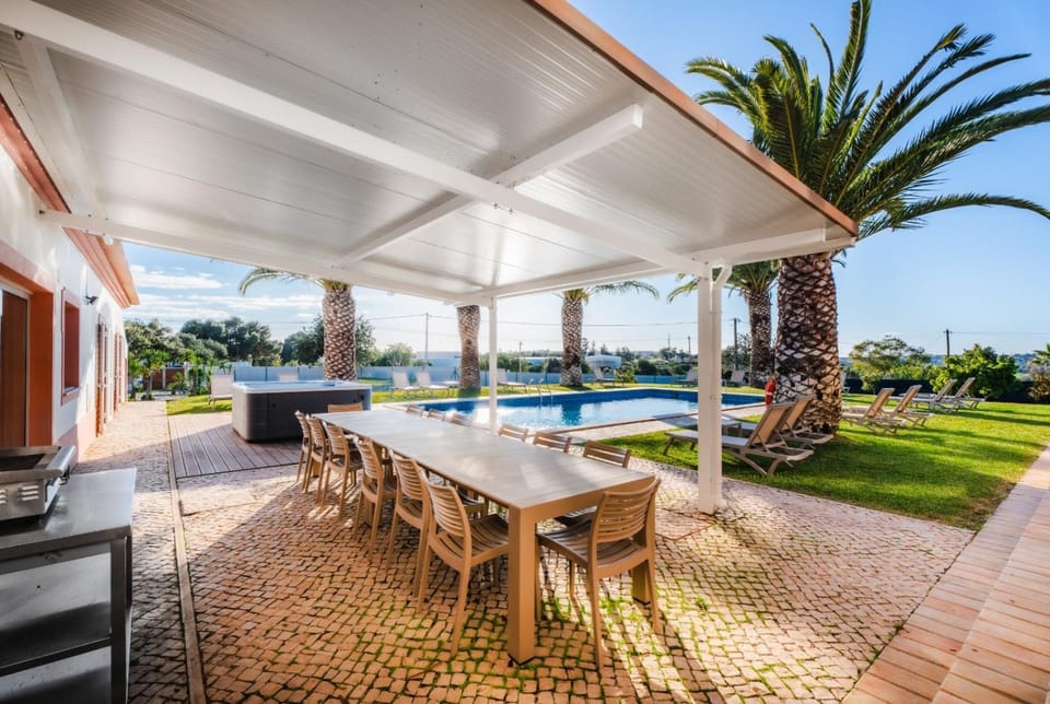 Property building, Kitchen or kitchenette, Living room, Swimming pool