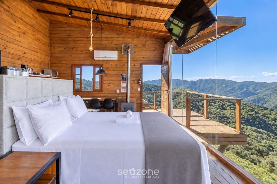 Bed, TV and multimedia, Balcony/Terrace, Bedroom, Mountain view