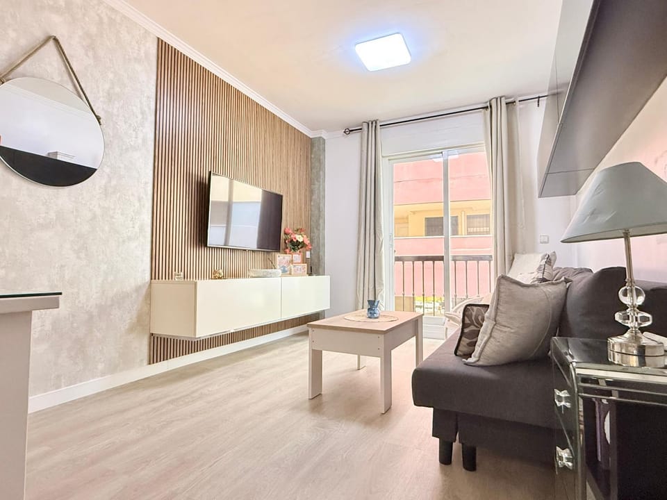 TV and multimedia, Balcony/Terrace, Living room, Decorative detail, Seating area