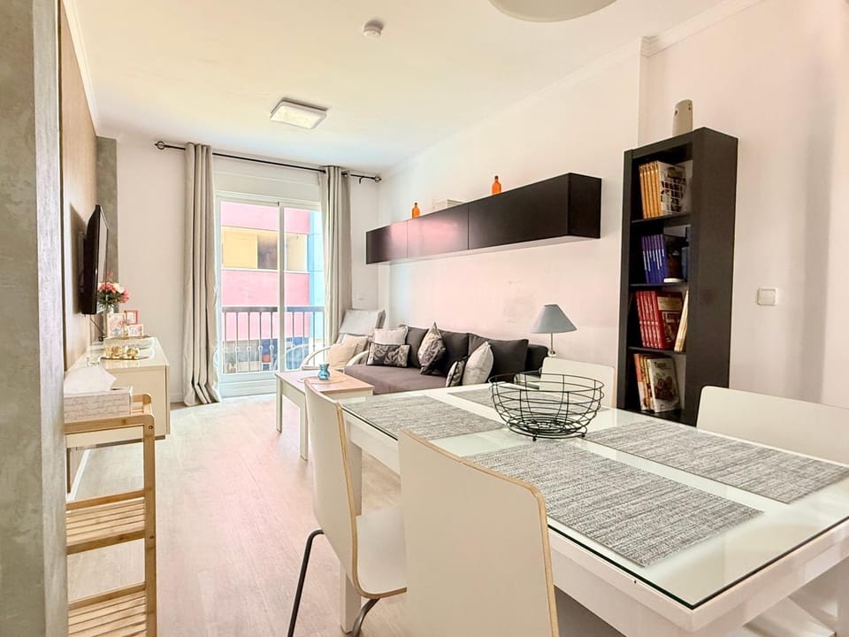 TV and multimedia, Balcony/Terrace, Living room, Seating area, Dining area