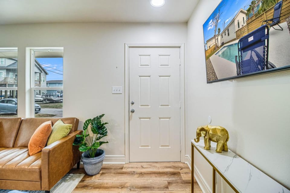 TAKE IT EASY Your coastal retreat awaits House in Port Aransas