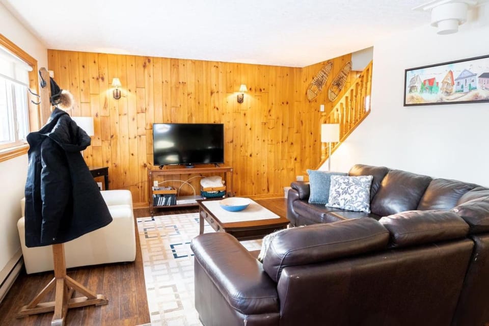 Get A Way Beach Chalet Chalet in Prince Edward County
