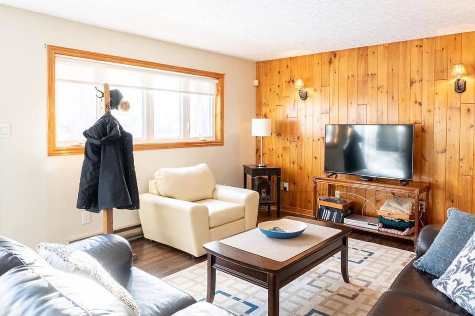 Get A Way Beach Chalet Chalet in Prince Edward County