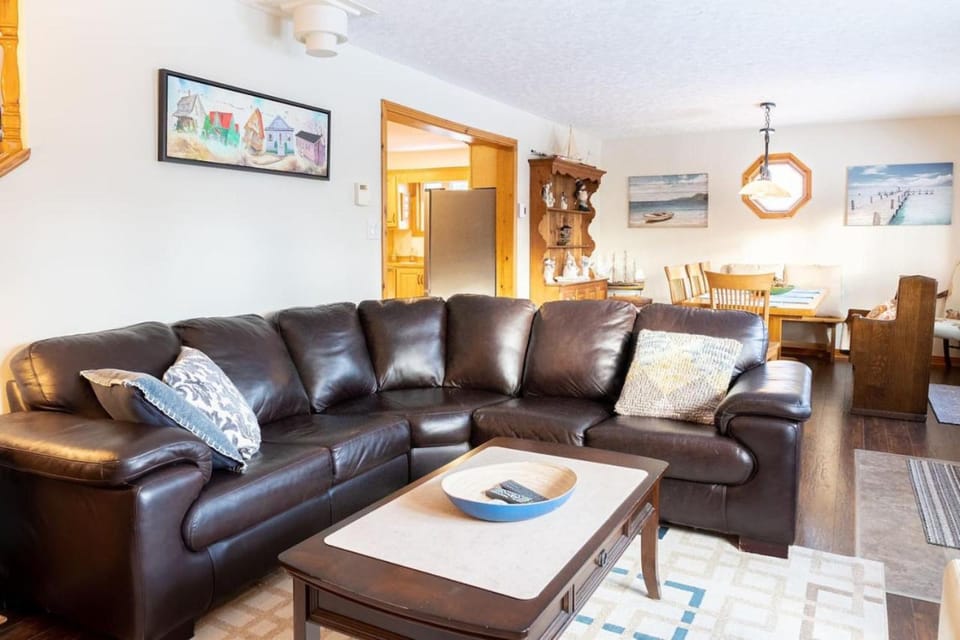 Get A Way Beach Chalet Chalet in Prince Edward County
