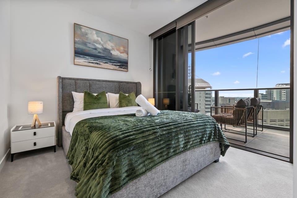 Sky Living & River Views in Queens Wharf Residences Apartment in Brisbane City
