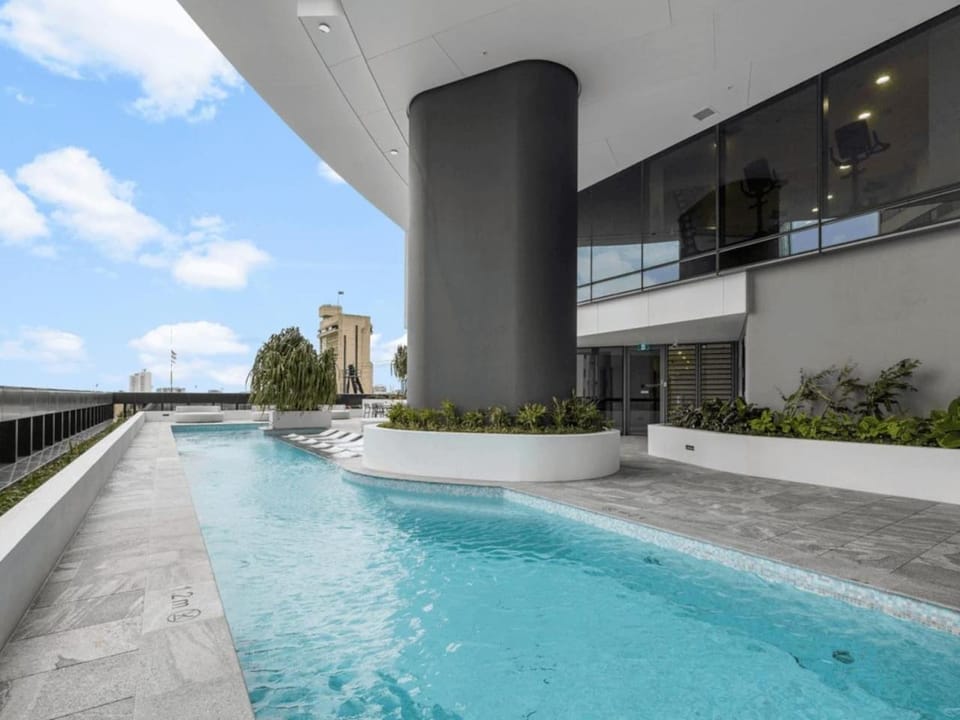 Sky Living & River Views in Queens Wharf Residences Apartment in Brisbane City