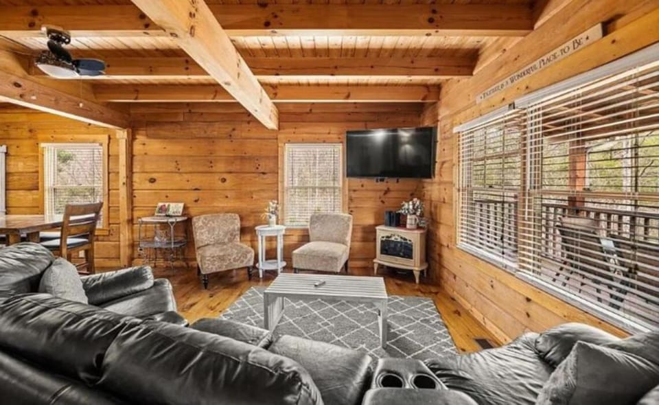Secluded Escape | Views, Hot Tub, Outdoor Lounge! House in Gatlinburg