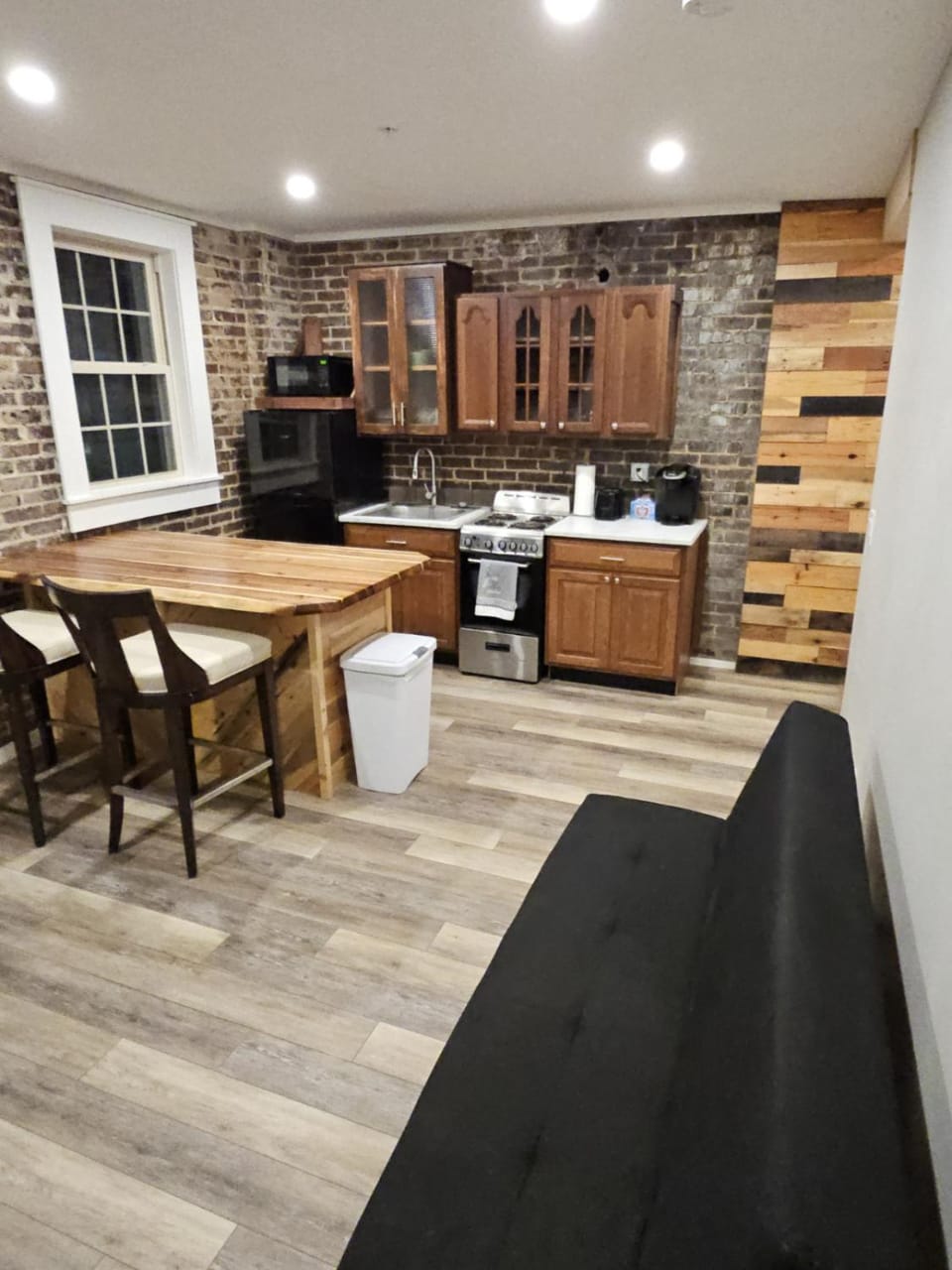 Kitchen or kitchenette, Dining area, oven, stove