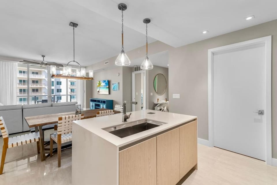 2BR Tranquil Luxury by the Sea. Chic apt at Amrit Apartment in Riviera Beach
