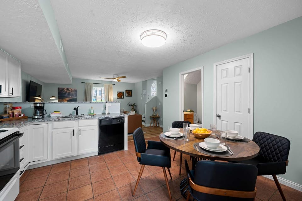 3BR Condo Near Ark Encounter, 8 Guests, Parking Apartment in Williamstown