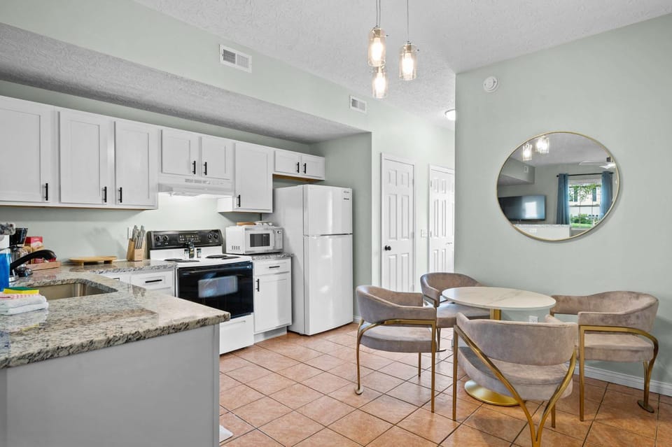 3BR Condo for 7 - Only 3 Miles to Ark Encounter! Apartment in Williamstown