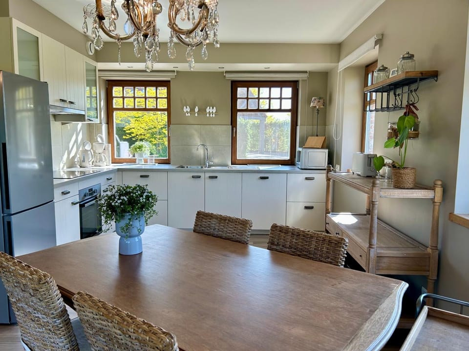 Dining area, kitchen
