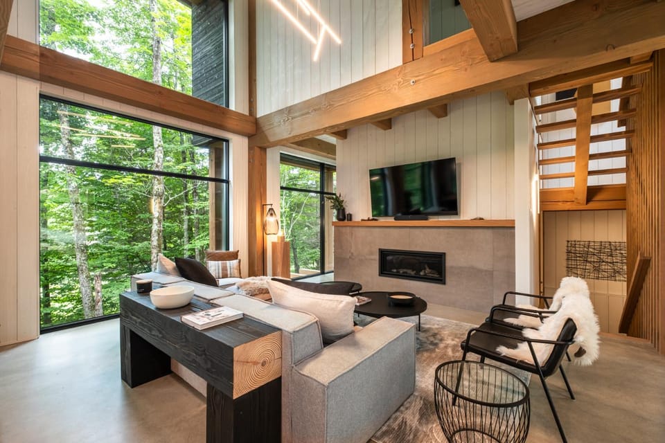 NEW! Lagom Strala Harmonious Hot Tub Near Golf Course Chalet in Mont-Tremblant