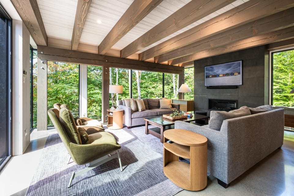 NEW! Lagom Tyst Chalet 7 Bedroom Hot Tub Near Resort Chalet in Mont-Tremblant