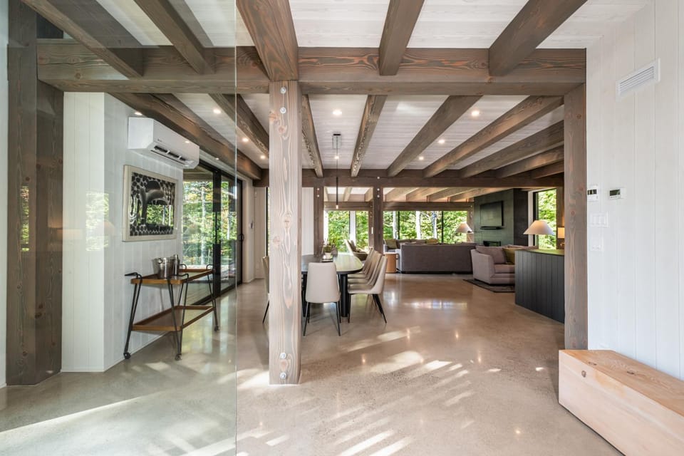 NEW! Lagom Tyst Chalet 7 Bedroom Hot Tub Near Resort Chalet in Mont-Tremblant