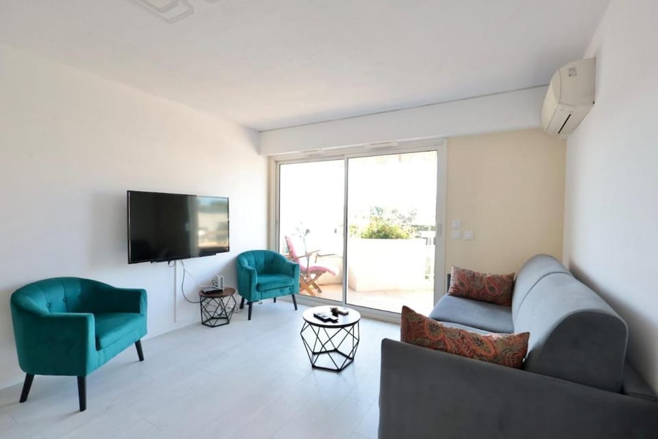 Baies de Juan - Apt 4 Pers - Pool - Air Conditioning Apartment in Antibes