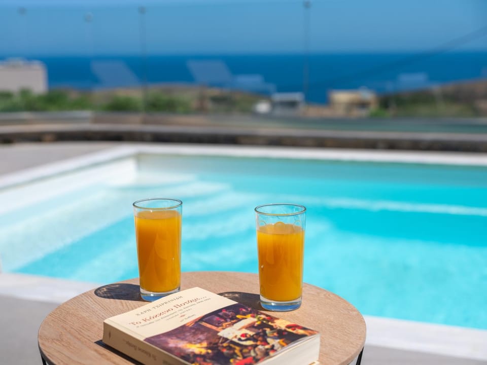 Day, Natural landscape, Pool view, Swimming pool, Swimming pool, sunbed