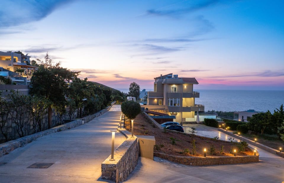 Property building, Day, Night, Neighbourhood, Natural landscape, Mountain view, Sea view, Sunset