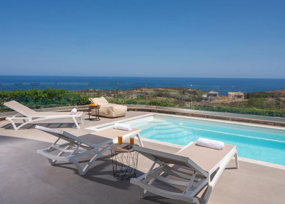 Day, Natural landscape, View (from property/room), Balcony/Terrace, Pool view, Sea view, Swimming pool, Swimming pool, sunbed