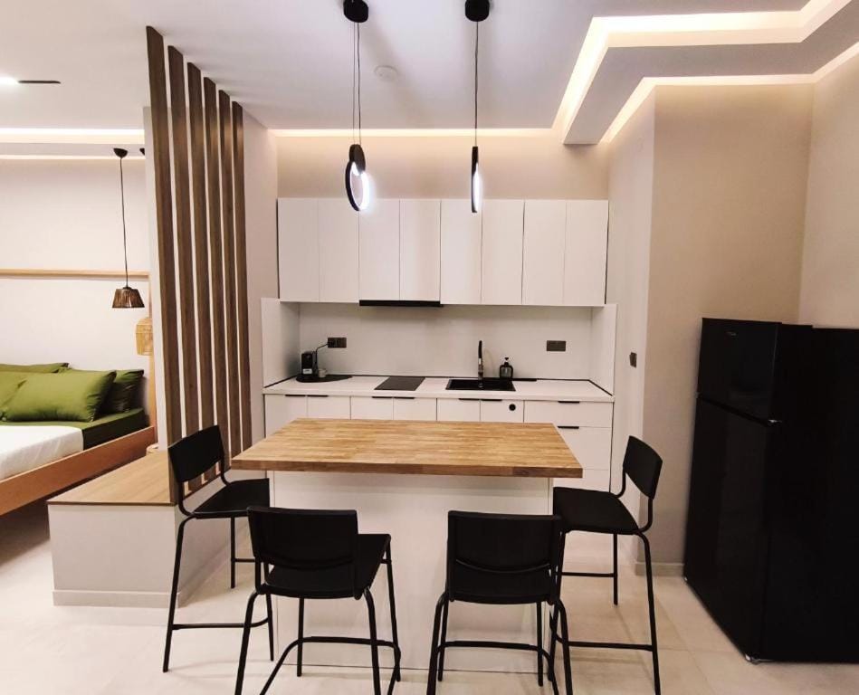 Kitchen or kitchenette, Living room, Seating area, Dining area, stove